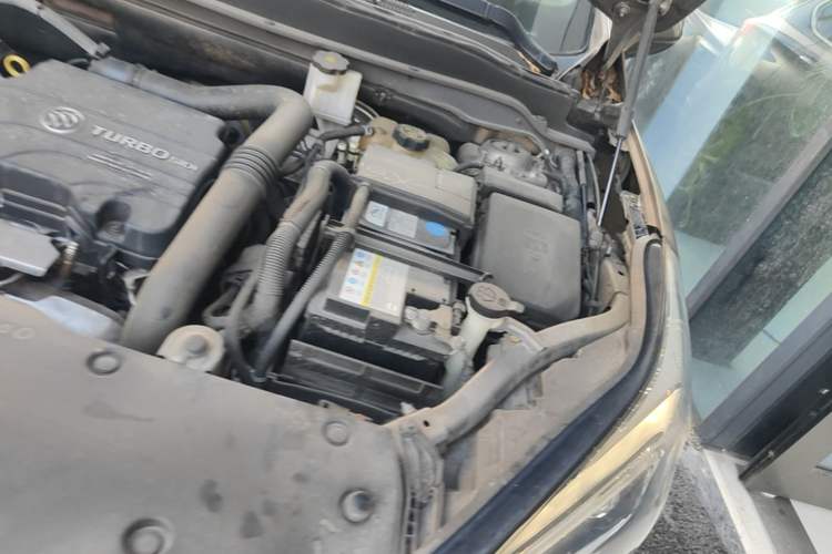 Used Buick Envision 2017 20T Two-Wheel Drive Luxury Model Engine Bay Left