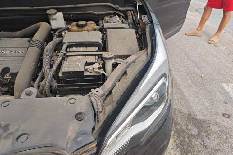 Used Buick Envision 2017 20T Two-Wheel Drive Leading Version Engine Bay Left