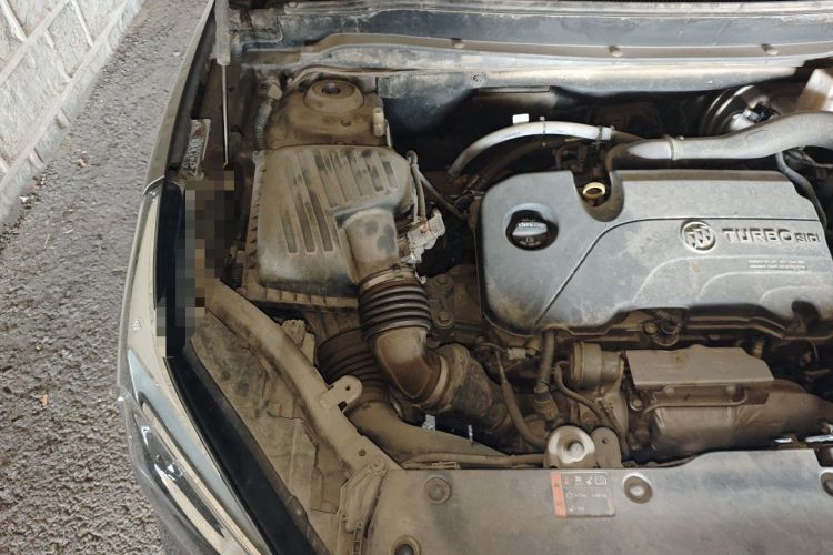 Used Buick Envision 2017 20T Two-Wheel Drive Elite Version Engine Bay Right