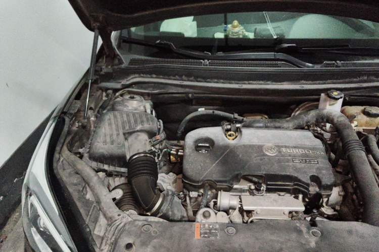 Used Buick Envision 2017 20T Two-Wheel Drive Elite Version Engine Bay Right