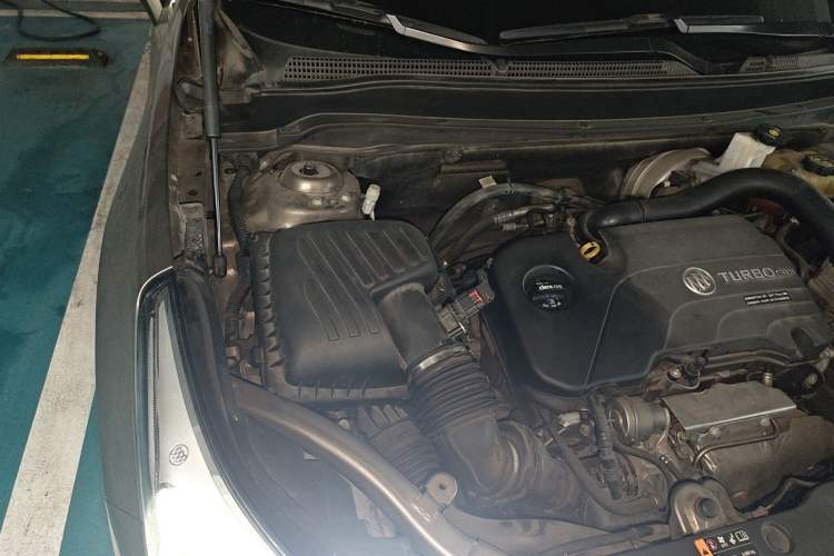 Used Buick Envision 2017 20T Two-Wheel Drive Elite Version Engine Bay Right