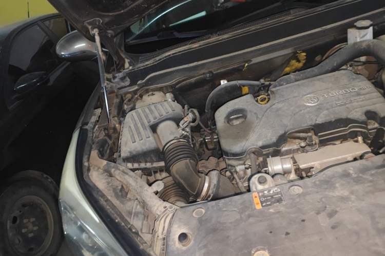 Used Buick Envision 2017 20T Two-Wheel Drive Elite Version Engine Bay Right