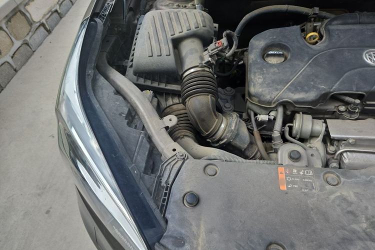 Used Buick Envision 2017 20T Two-Wheel Drive Luxury Model Engine Bay Right