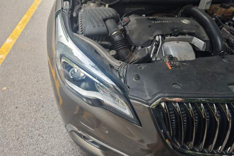 Used Buick Envision 2017 28T Four-Wheel Drive Elite Model Engine Bay Right