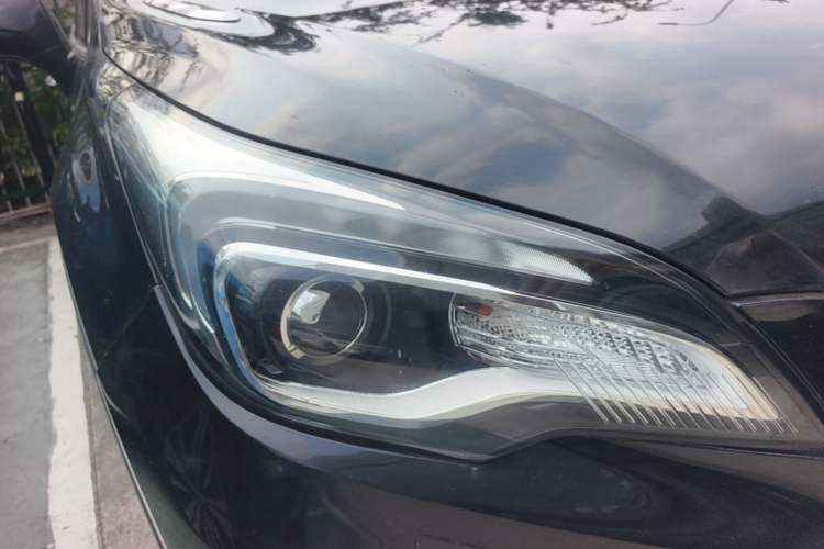 Used Buick Envision 2017 28T Four-Wheel Drive Elite Model Exterior 6