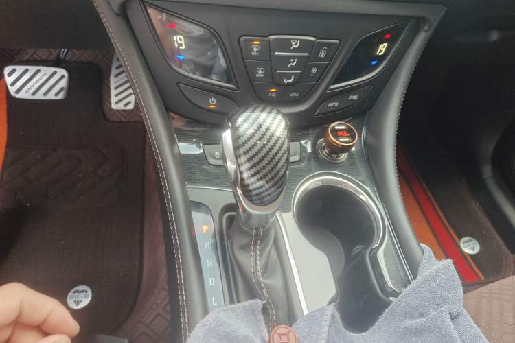 Used Buick Envision 2017 20T Two-Wheel-Drive Tech Edition Gear Lever