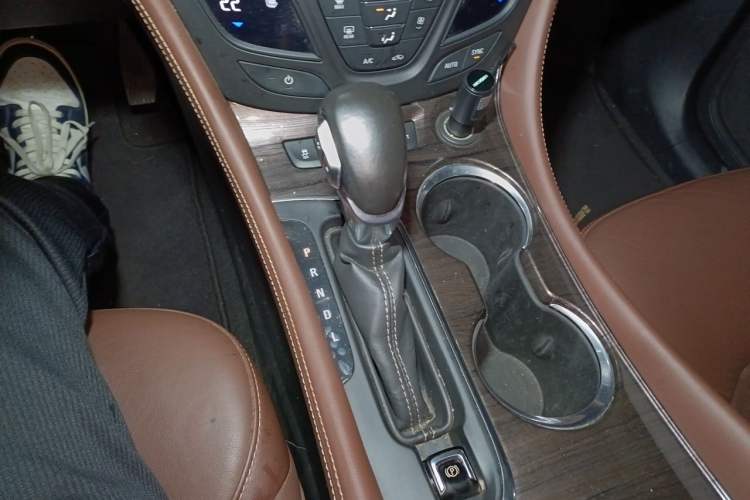 Used Buick Envision 2017 28T Four-Wheel Drive Elite Model Gear Lever