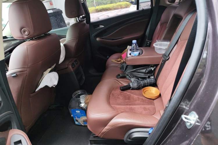 Used Buick Envision 2017 28T Four-Wheel Drive Elite Model Left Rear Seat