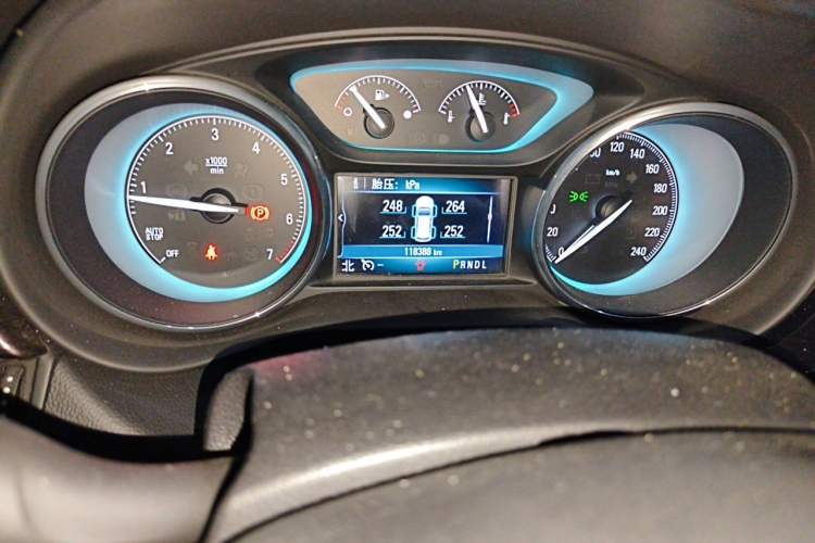 Used Buick Envision 2017 28T Four-Wheel Drive Elite Model Odometer Close Up