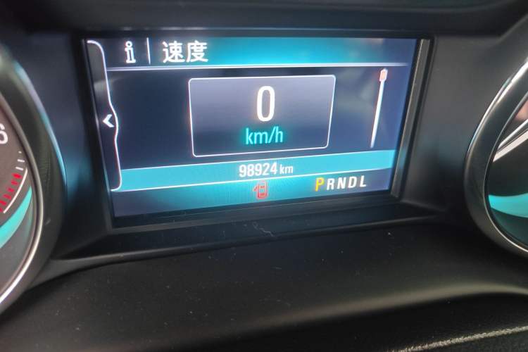 Used Buick Envision 2017 20T Two-Wheel-Drive Tech Edition Odometer Close Up
