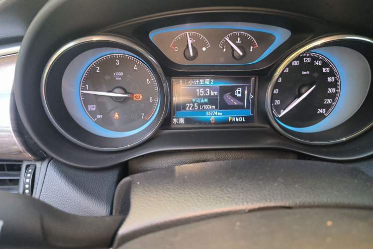 Used Buick Envision 2017 28T Four-Wheel Drive Luxury Model Odometer Close Up