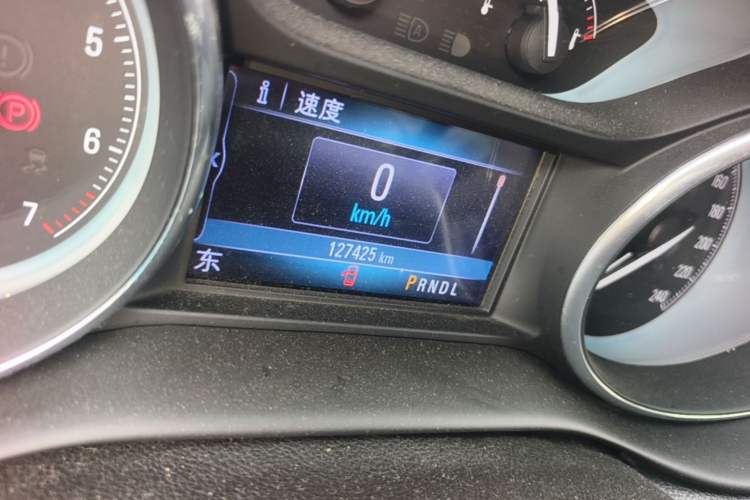 Used Buick Envision 2017 28T Four-Wheel Drive Elite Model Odometer Close Up