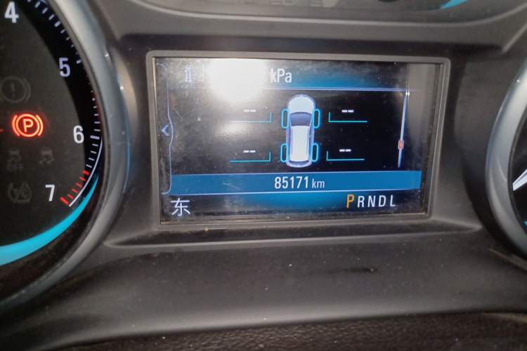 Used Buick Envision 2017 28T Four-Wheel Drive Elite Model Odometer Close Up