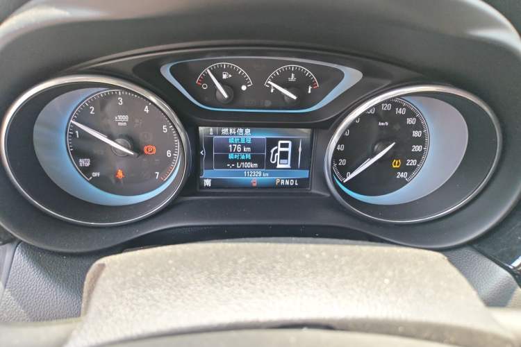 Used Buick Envision 2017 28T Four-Wheel Drive Elite Model Odometer Close Up