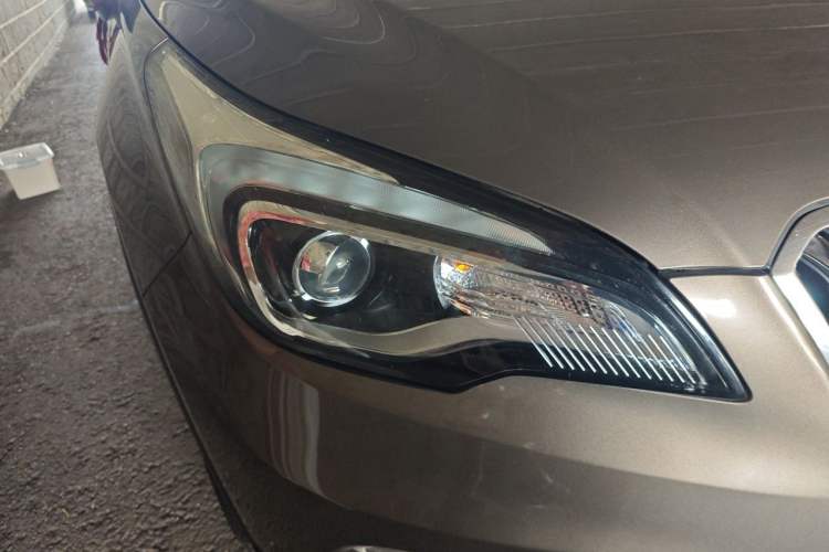 Used Buick Envision 2017 20T Two-Wheel Drive Elite Version Right Front Headlight