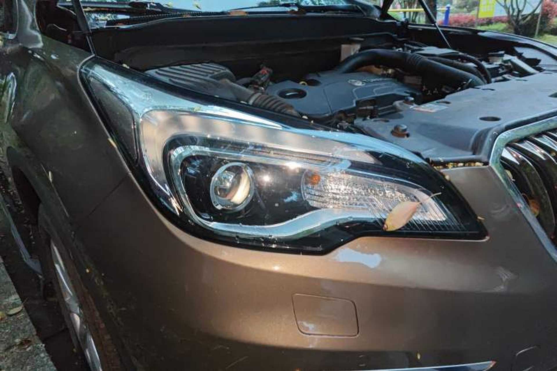 Used Buick Envision 2017 20T Two-Wheel Drive Luxury Model Right Front Headlight