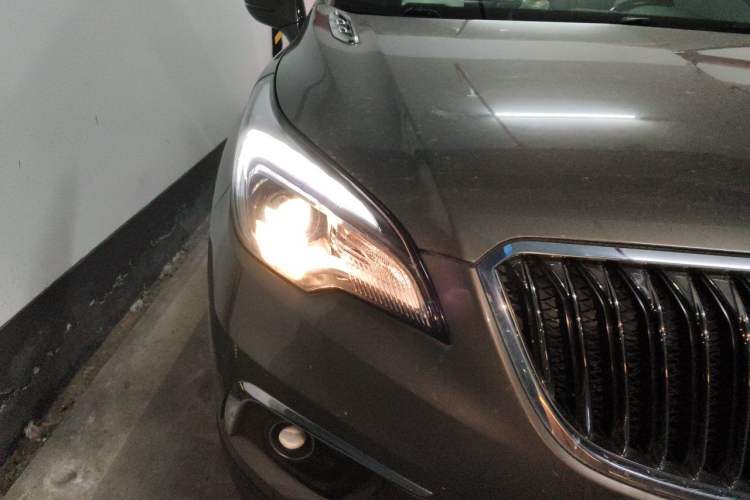 Used Buick Envision 2017 20T Two-Wheel Drive Elite Version Right Front Headlight