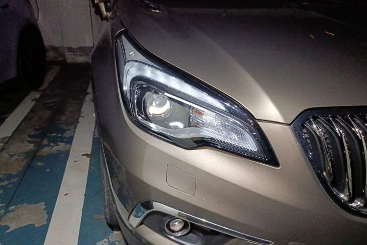Used Buick Envision 2017 28T Four-Wheel Drive Elite Model Right Front Headlight