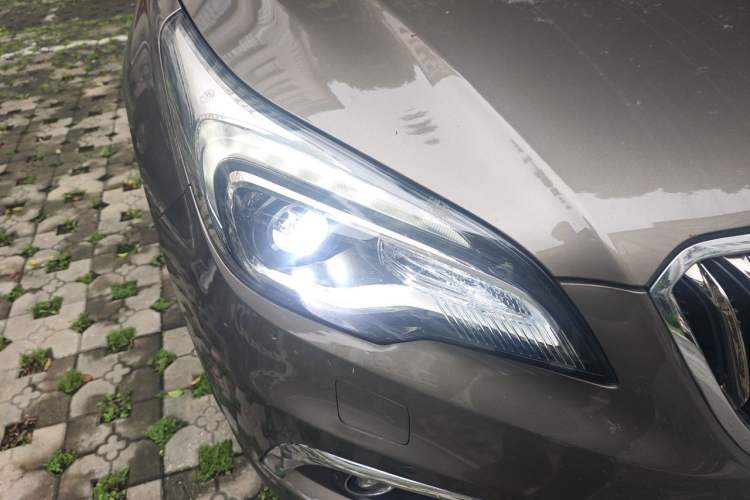 Used Buick Envision 2017 20T Two-Wheel Drive Luxury Model Right Front Headlight