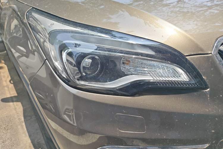Used Buick Envision 2017 28T Four-Wheel Drive Elite Model Right Front Headlight