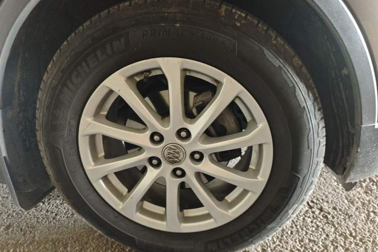 Used Buick Envision 2017 20T Two-Wheel Drive Elite Version Right Front Wheel Hub