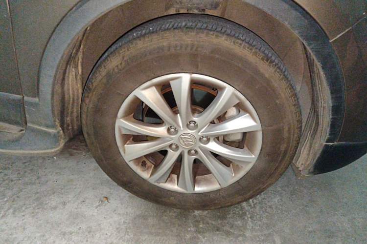 Used Buick Envision 2017 28T Four-Wheel Drive Elite Model Right Front Wheel Hub