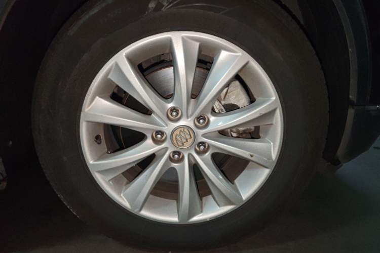 Used Buick Envision 2017 28T Four-Wheel Drive Elite Model Right Front Wheel Hub