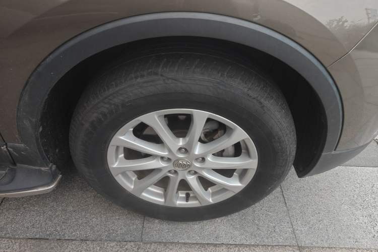 Used Buick Envision 2017 20T Two-Wheel-Drive Tech Edition Right Front Wheel Hub