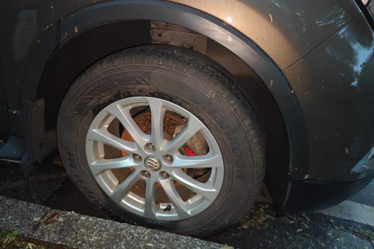 Used Buick Envision 2017 20T Two-Wheel Drive Luxury Model Right Front Wheel Hub