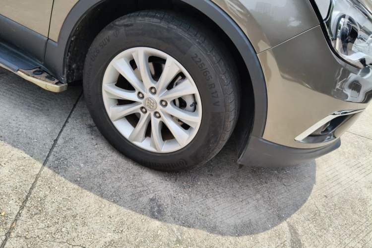 Used Buick Envision 2017 28T Four-Wheel Drive Elite Model Right Front Wheel Hub