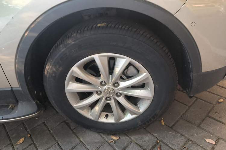 Used Buick Envision 2017 28T Four-Wheel Drive Luxury Model Right Front Wheel Hub