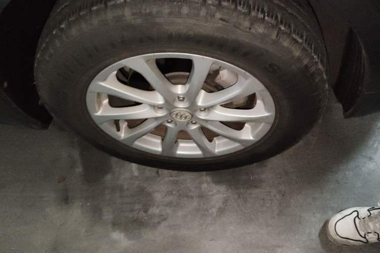 Used Buick Envision 2017 20T Two-Wheel Drive Elite Version Right Front Wheel Hub