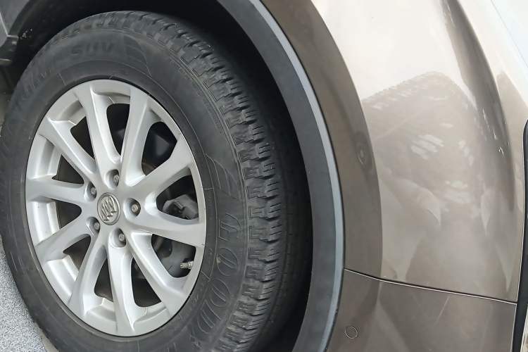 Used Buick Envision 2017 20T Two-Wheel Drive Luxury Model Right Front Wheel Hub