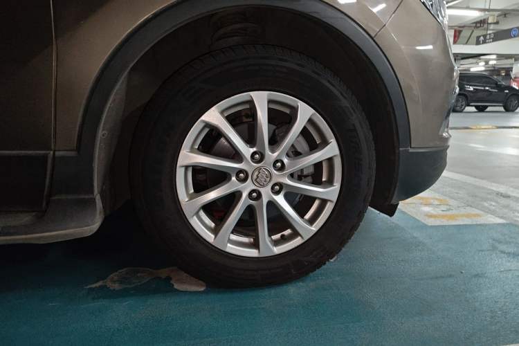 Used Buick Envision 2017 20T Two-Wheel Drive Elite Version Right Front Wheel Hub