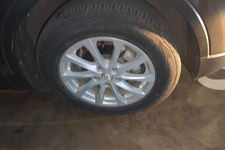 Used Buick Envision 2017 20T Two-Wheel Drive Elite Version Right Front Wheel Hub