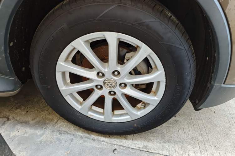 Used Buick Envision 2017 20T Two-Wheel Drive Leading Version Right Front Wheel Hub