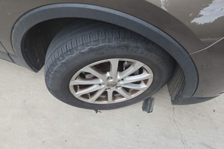 Used Buick Envision 2017 20T Two-Wheel Drive Luxury Model Right Front Wheel Hub