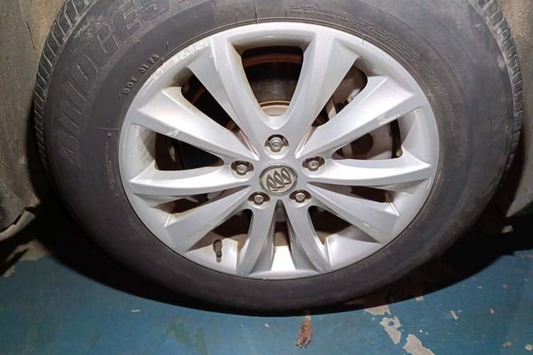 Used Buick Envision 2017 28T Four-Wheel Drive Elite Model Right Front Wheel Hub