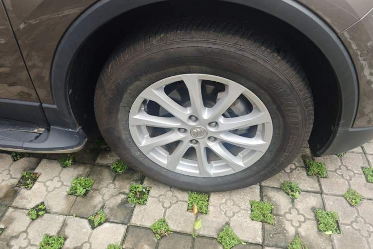 Used Buick Envision 2017 20T Two-Wheel Drive Luxury Model Right Front Wheel Hub