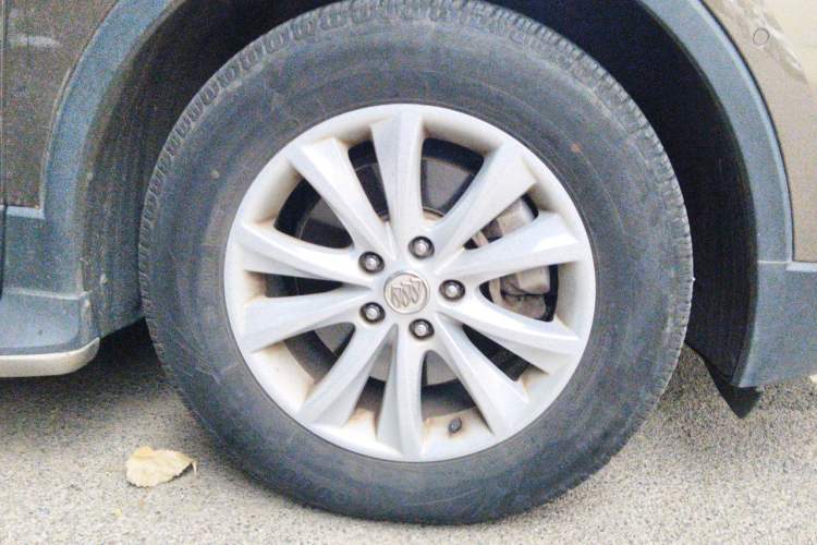 Used Buick Envision 2017 28T Four-Wheel Drive Luxury Model Right Front Wheel Hub