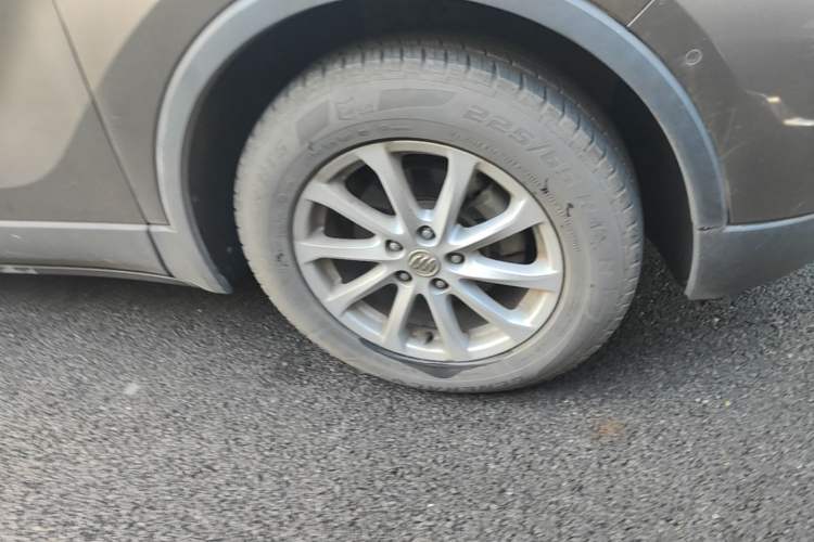 Used Buick Envision 2017 20T Two-Wheel Drive Luxury Model Right Front Wheel Hub