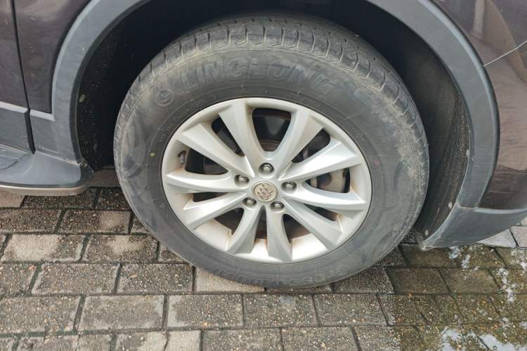 Used Buick Envision 2017 28T Four-Wheel Drive Elite Model Right Front Wheel Hub