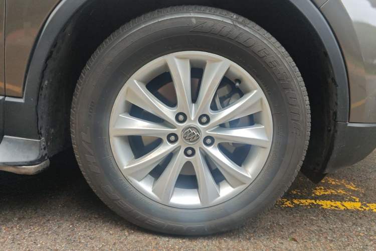Used Buick Envision 2017 28T Four-Wheel Drive Elite Model Right Front Wheel Hub