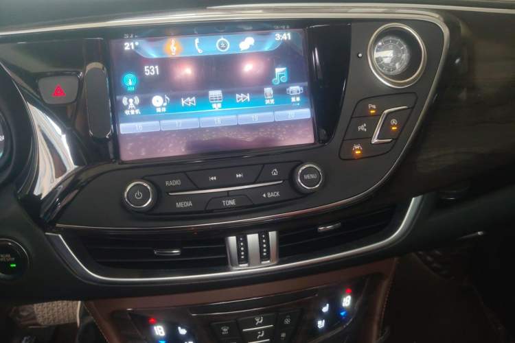 Used Buick Envision 2017 28T Four-Wheel Drive Luxury Model Audio And AC Panel