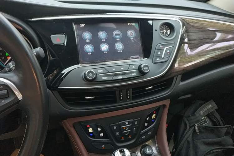 Used Buick Envision 2017 28T Four-Wheel Drive Luxury Model Audio And AC Panel