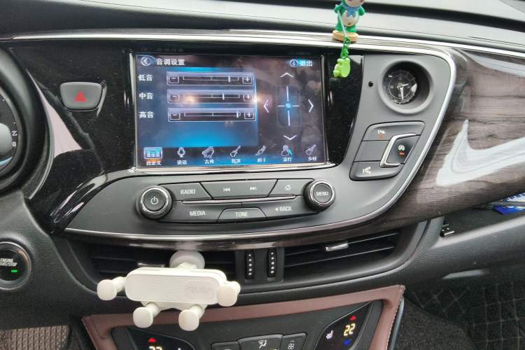 Used Buick Envision 2017 20T Two-Wheel Drive Luxury Model Audio And AC Panel