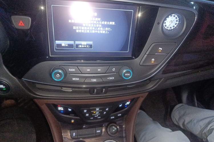 Used Buick Envision 2017 28T Four-Wheel Drive Elite Model Audio And AC Panel