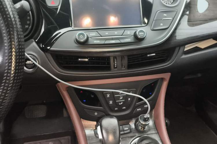 Used Buick Envision 2017 28T Four-Wheel Drive Elite Model Audio And AC Panel