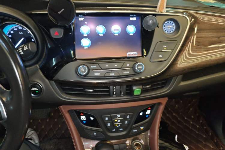Used Buick Envision 2017 20T Two-Wheel Drive Elite Version Audio And AC Panel