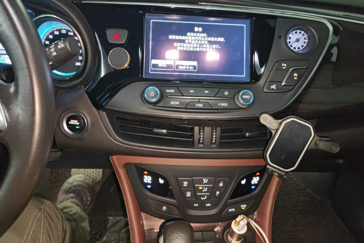 Used Buick Envision 2017 20T Two-Wheel Drive Luxury Model Audio And AC Panel
